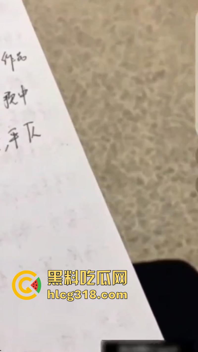 图书馆偷情兄弟女友，兄弟还在楼下看书，俩人偷偷到员工走廊，传出阵阵淫叫声，玩的太大胆了！-3