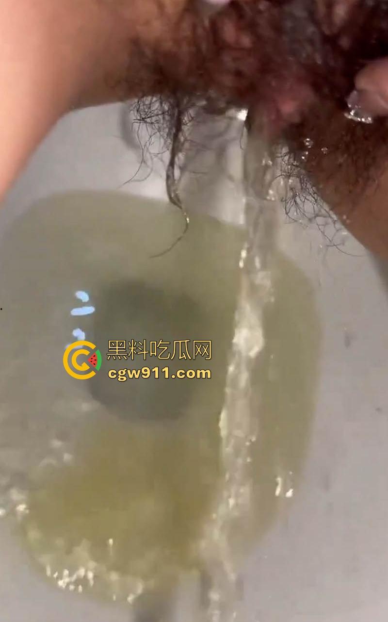 湖南反差婊【姚婷婷】重口调教视频泄露，尿尿掰逼揉奶，深入蜜穴自慰，狂揉粉嫩奶子，画面淫靡诱惑爆棚！-6