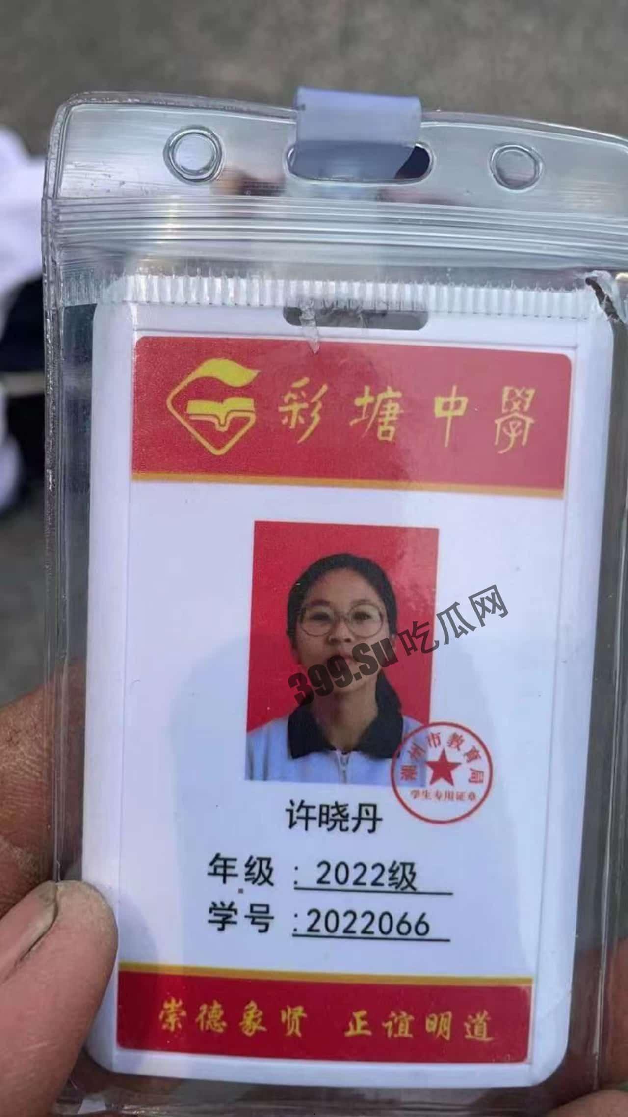 4月14日广东潮州彩塘中学 彩塘中学 女生骑车下午上学被搅拌车碾压 ，可怜了 ，当场死亡-1