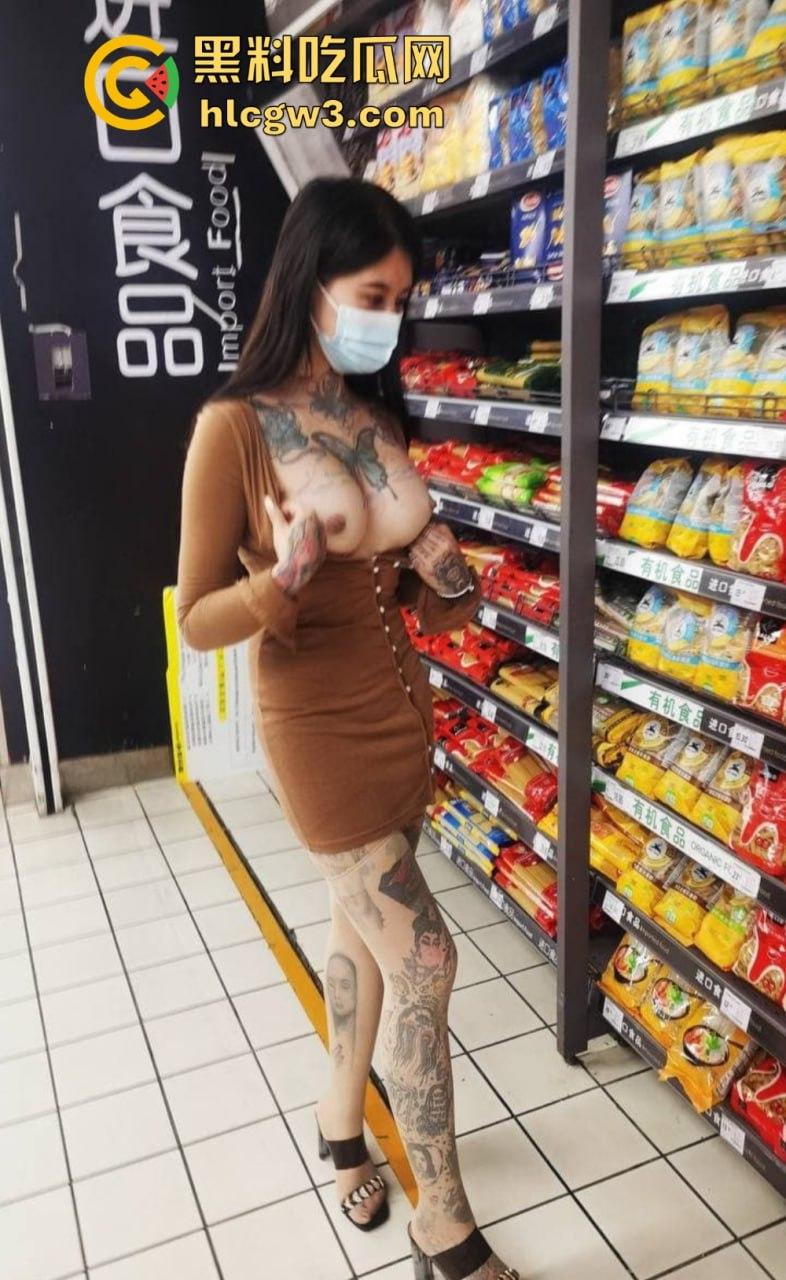 重庆骚气博主『赵可馨』蝴蝶飞上胸逼上鹿在跑，全身铭文纹身，舌顶唇钉加持口技，绳艺捆绑骚到腿软！-4