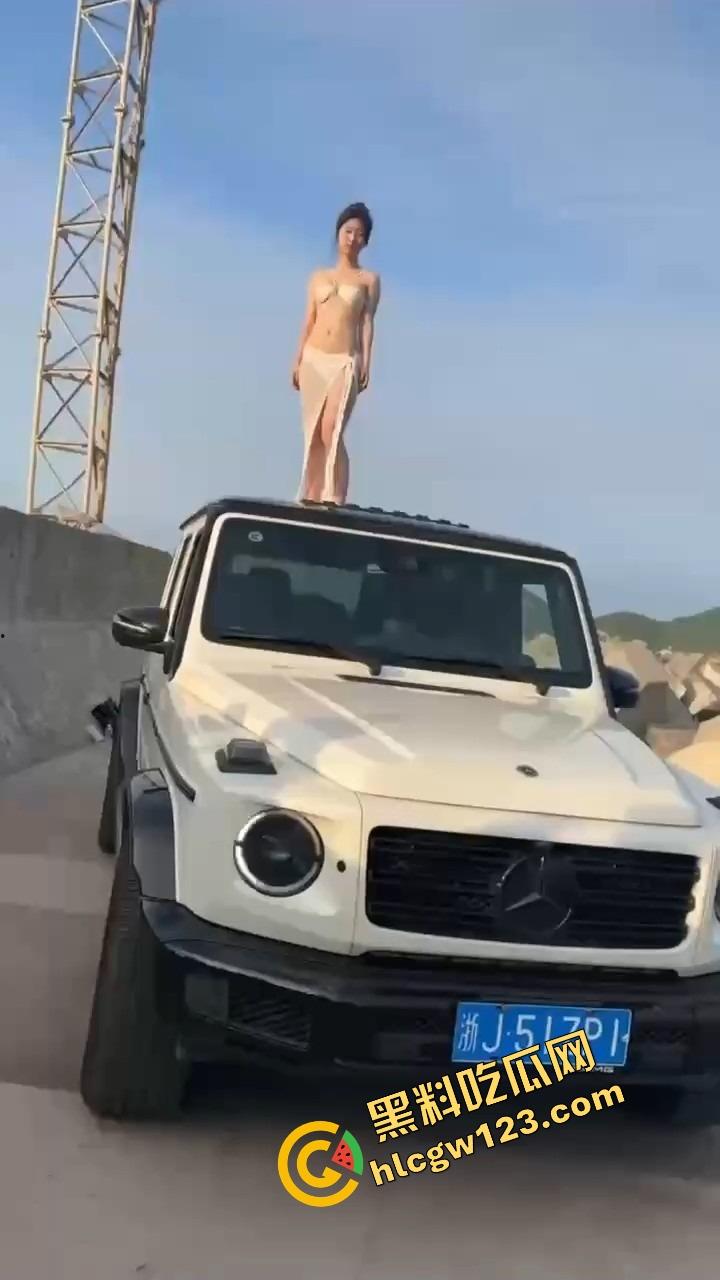 台州大G上演露逼艺术展,嫩模全裸捂奶撅逼,一群摄影湿围着喊再张开点,露奶捂逼拍到屁眼都见光!-6