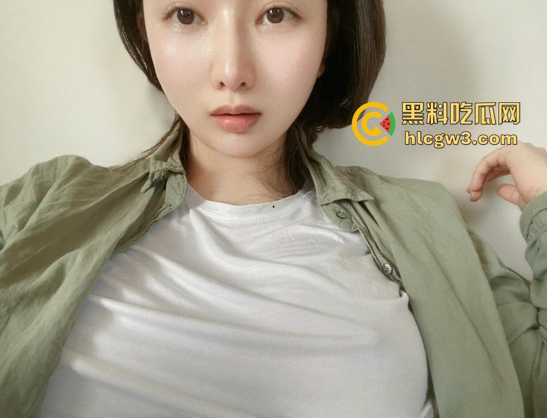 极品身材御姐【Rikak】上线 自曝福利顶级美颜反差超大,骚得像只母狗马甲线大奶加持,撸完直接虚脱!-1