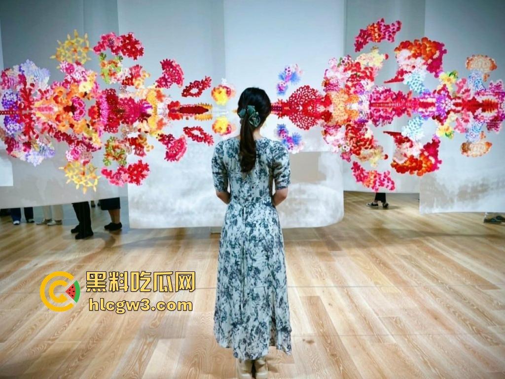 极品身材御姐【Rikak】上线 自曝福利顶级美颜反差超大,骚得像只母狗马甲线大奶加持,撸完直接虚脱!-6