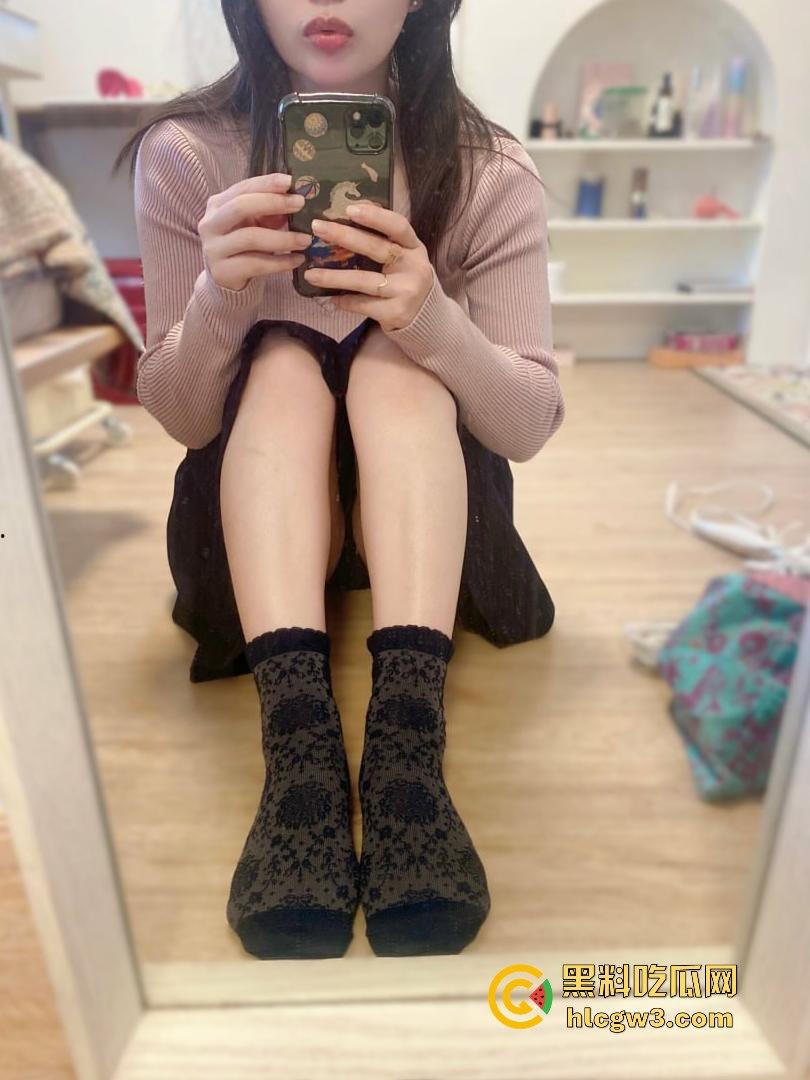 极品身材御姐【Rikak】上线 自曝福利顶级美颜反差超大,骚得像只母狗马甲线大奶加持,撸完直接虚脱!-11