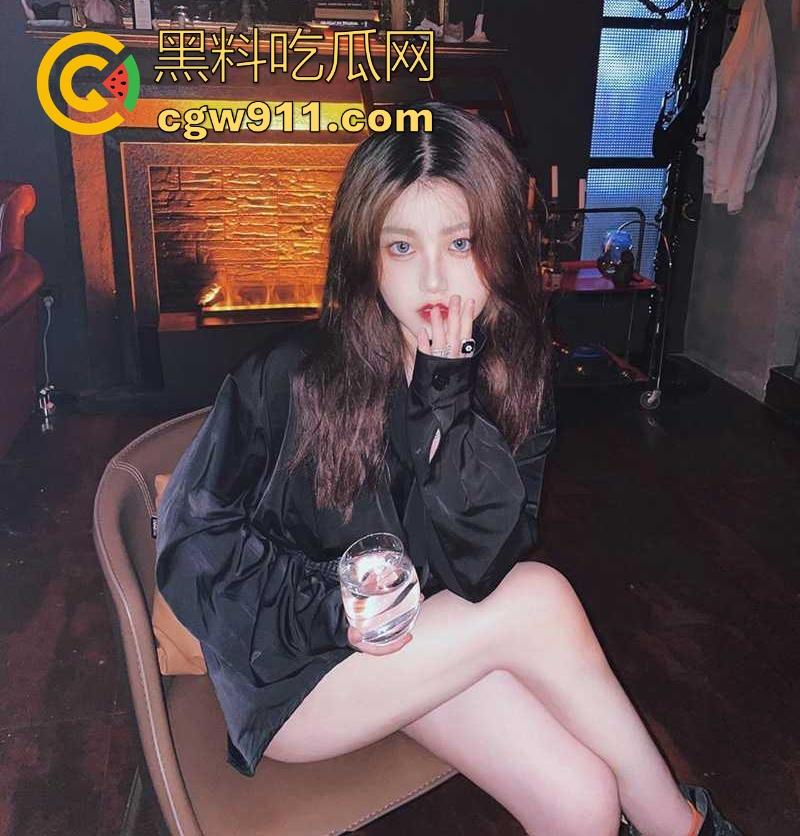 高富帅瓜友约炮援交女大，20cm大屌抽插学生妹娇嫩肉穴，疯狂爆操内射，尽情享用今天的