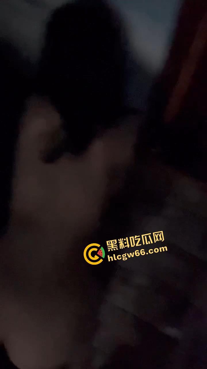 粉丝约炮分享心得，西安骚货『袁珊』调教大三妹到主动跪舔的母狗，口交插穴全程求粗暴干！-12