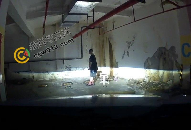 江苏盐城小区地下停车场惊现恐怖一幕,男子吊死引发居民恐慌,车主当场吓尿,瑟瑟发抖-5