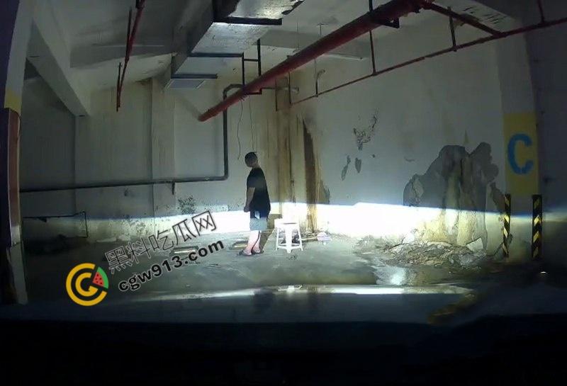 江苏盐城小区地下停车场惊现恐怖一幕,男子吊死引发居民恐慌,车主当场吓尿,瑟瑟发抖-6