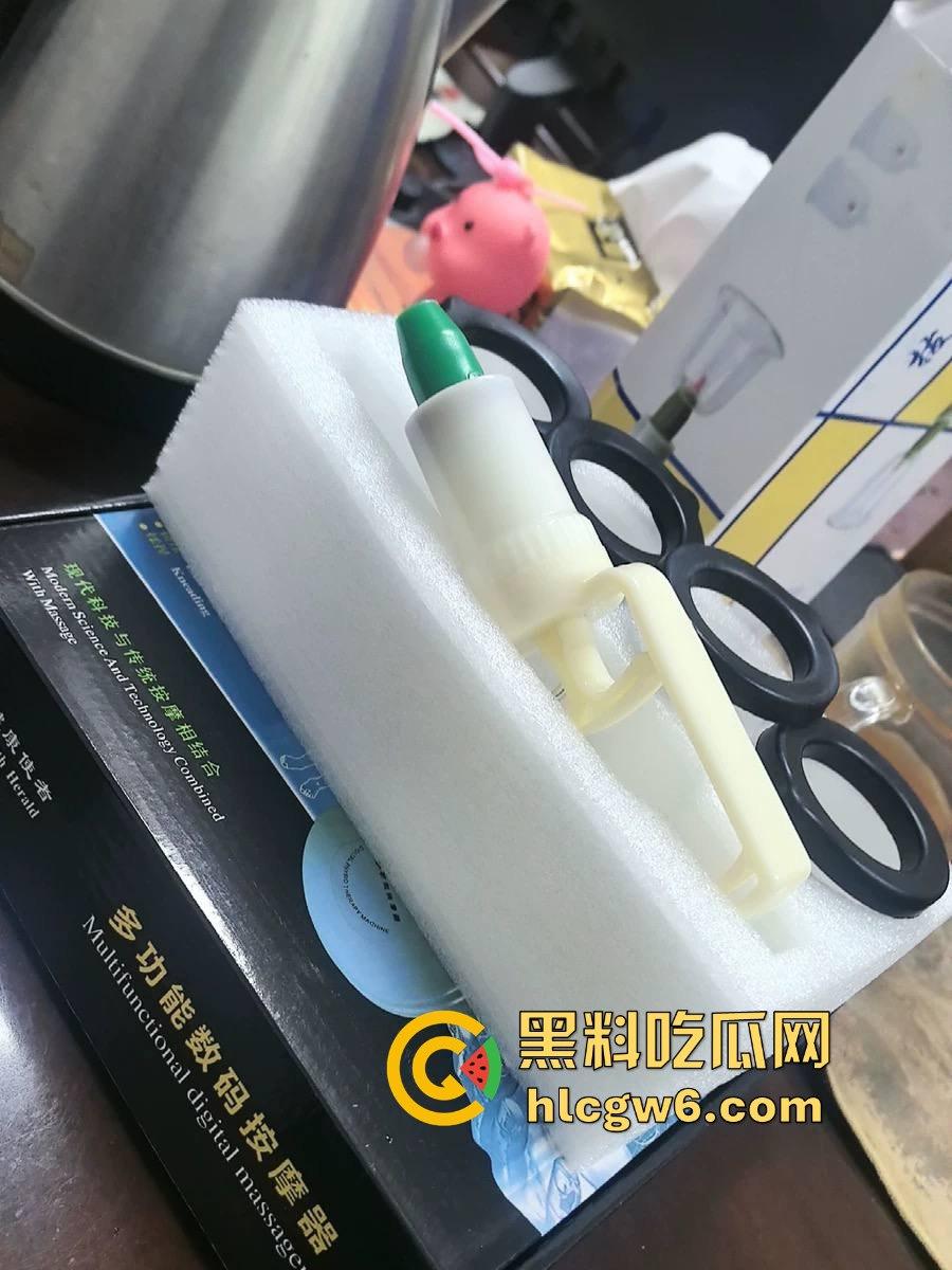 骚逼的奶子湿气太重 电子拔罐器全力以赴吸出新花样 这奶子湿气重得要通上电疗?乳腺湿气太重还是太骚?-10