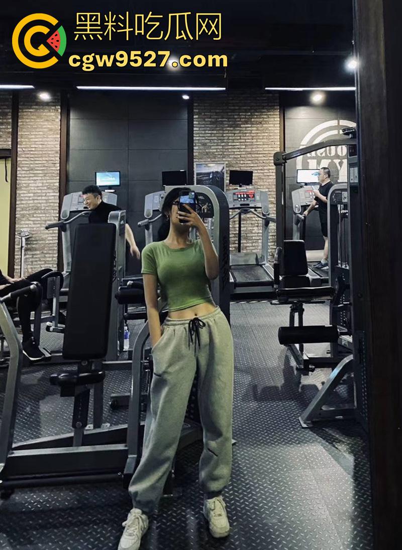 潍坊学院甜美女神【王媛媛】，乖巧的圆脸学生妹，长得很像某个明星，又嫩又听话，被男友狠狠拿捏调教！-5