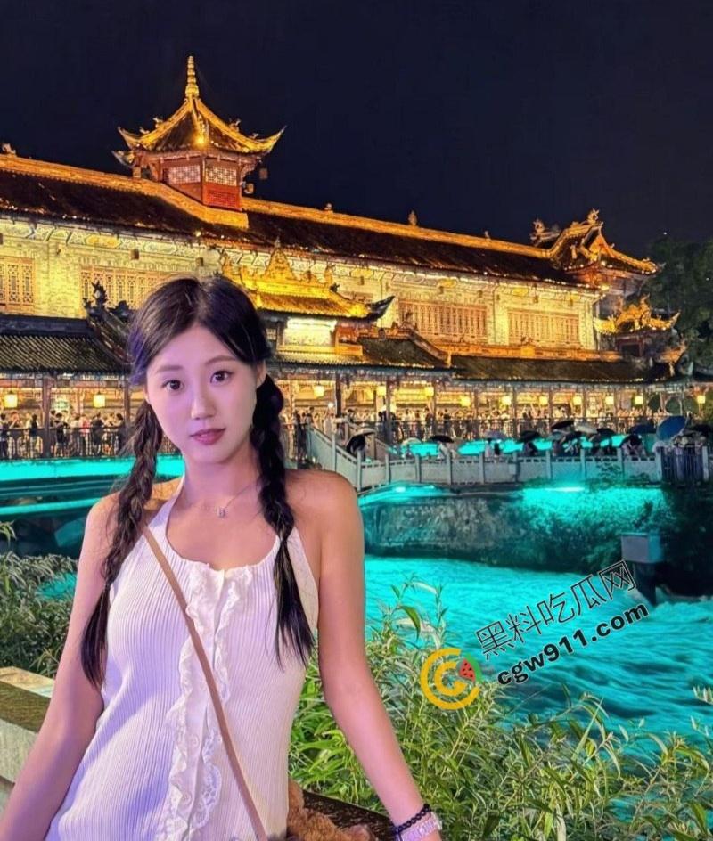 成都尤物【于晨曦】疯狂约炮曝光:清纯面具下的淫荡本性,口交深喉,女上骑乘,淫水四溅,十足的性瘾母狗!-4