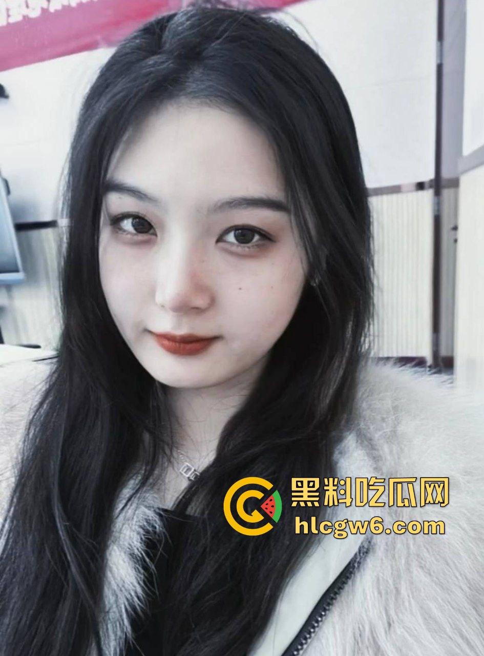 西南医科大学学生妹【陈雨柔】手机修理翻车,稚嫩脸皮装清纯,骚得像条母狗,露奶扭腰啥都敢干!-1