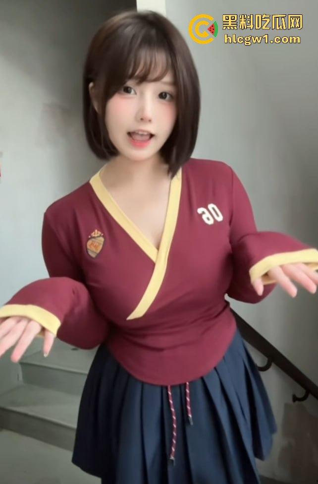 B站福利姬【凹兔嫚】翻车！火锅炖兔仔舰长福利曝光，童颜巨乳狼友直呼顶不住！-4