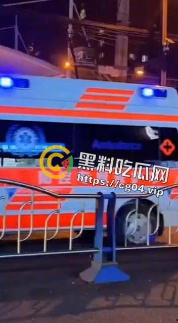 热瓜速递！12月13日晚四川资阳安岳县公车事故现场画面 多名学生和家长受伤 医院正在抢救 伤亡暂未公布-3