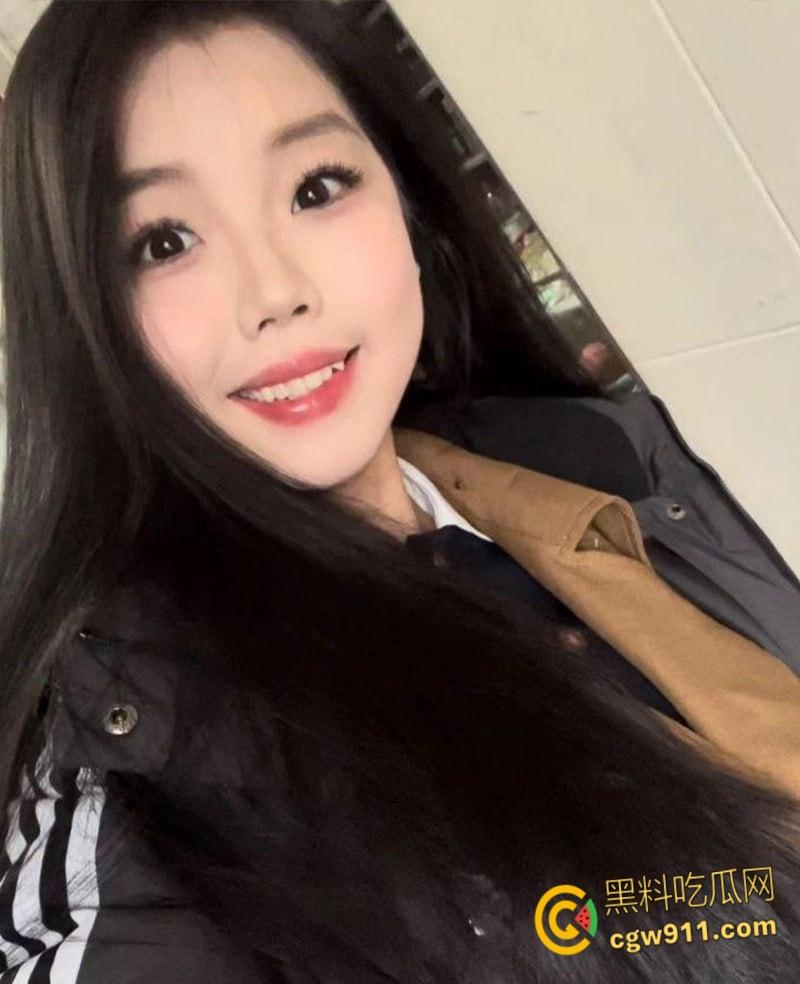 上海音乐学校学妹【刘依诺】,表面清纯可爱私下反差婊,蒙眼镜前跪地口交,无套狂插丰满翘臀 !-4