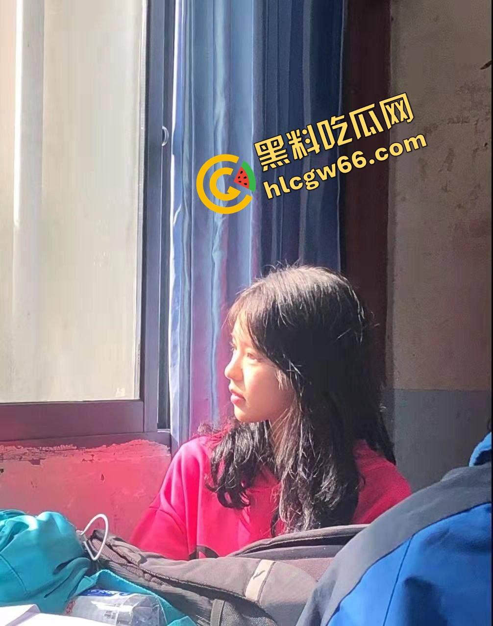 江西师范学院『李小雪』纯欲天花板曝光,极品颜值原味自拍流出,逼嫩得像刚剥的荔枝,准备开撸吧!-8