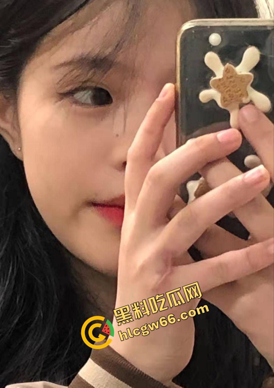 江西师范学院『李小雪』纯欲天花板曝光,极品颜值原味自拍流出,逼嫩得像刚剥的荔枝,准备开撸吧!-10