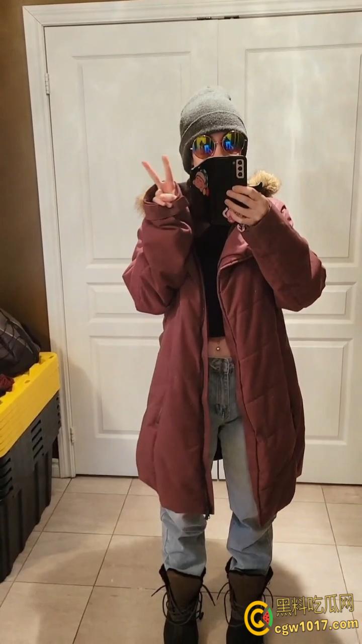 欧美扩张异形玩具博主【lilijunex】,专业幻龙玩家,蓝色超大号幻龙自慰淫水流淌,假屌强行塞入阴道,一步到胃刺激非凡!-2