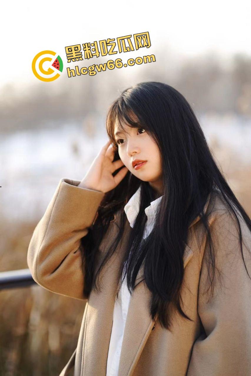 湖州刚毕业小学妹『宋雪』骚逼巨乳肥臀坐下去能把鸡巴夹爆，跪舔口交被偷拍，摇臀浪得小哥直接颜射满脸！-4