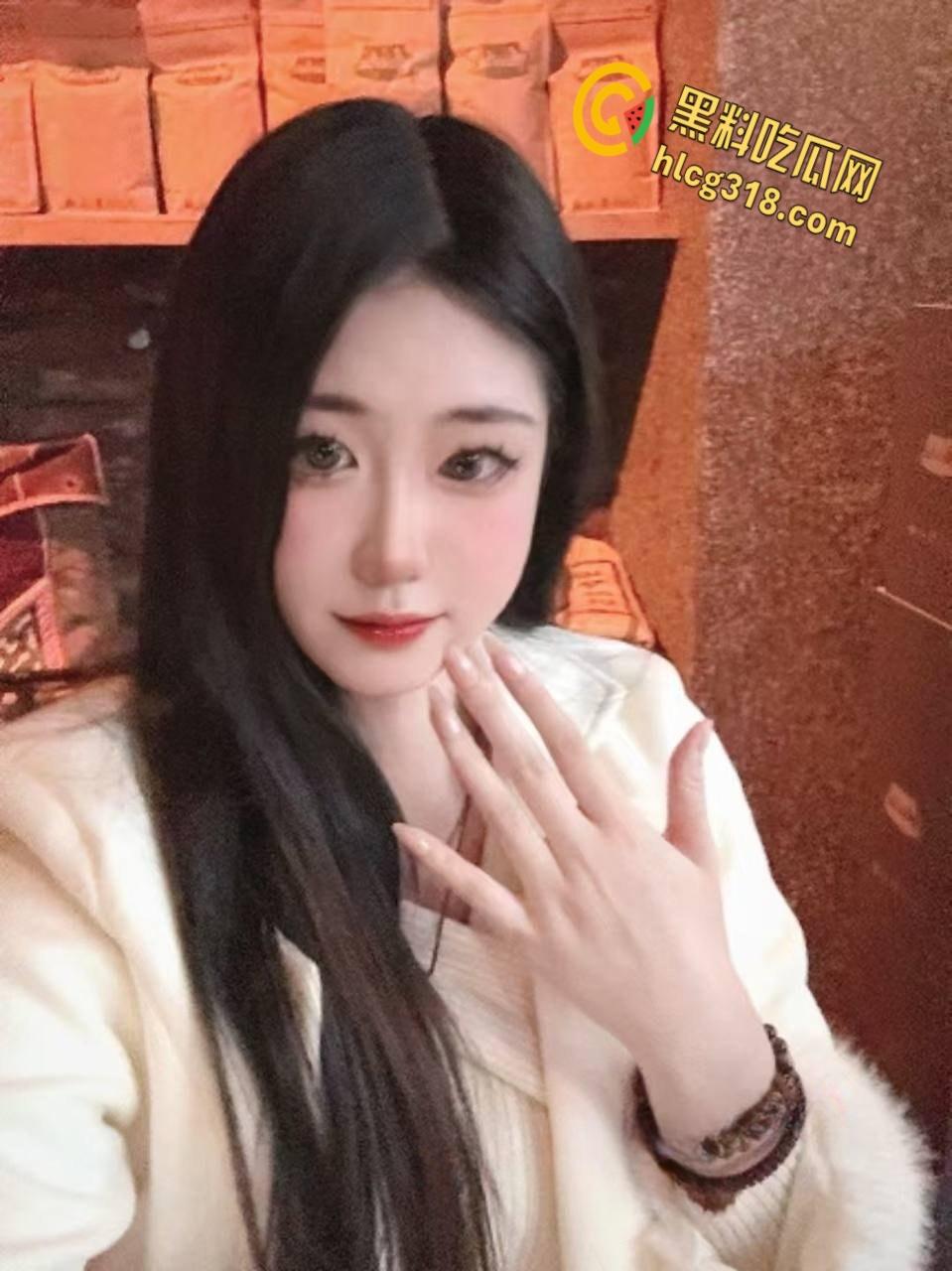 西藏大学甜美学生妹【李明真】,被男友曝光大量不雅照,天生母狗圣体反差十足!-2