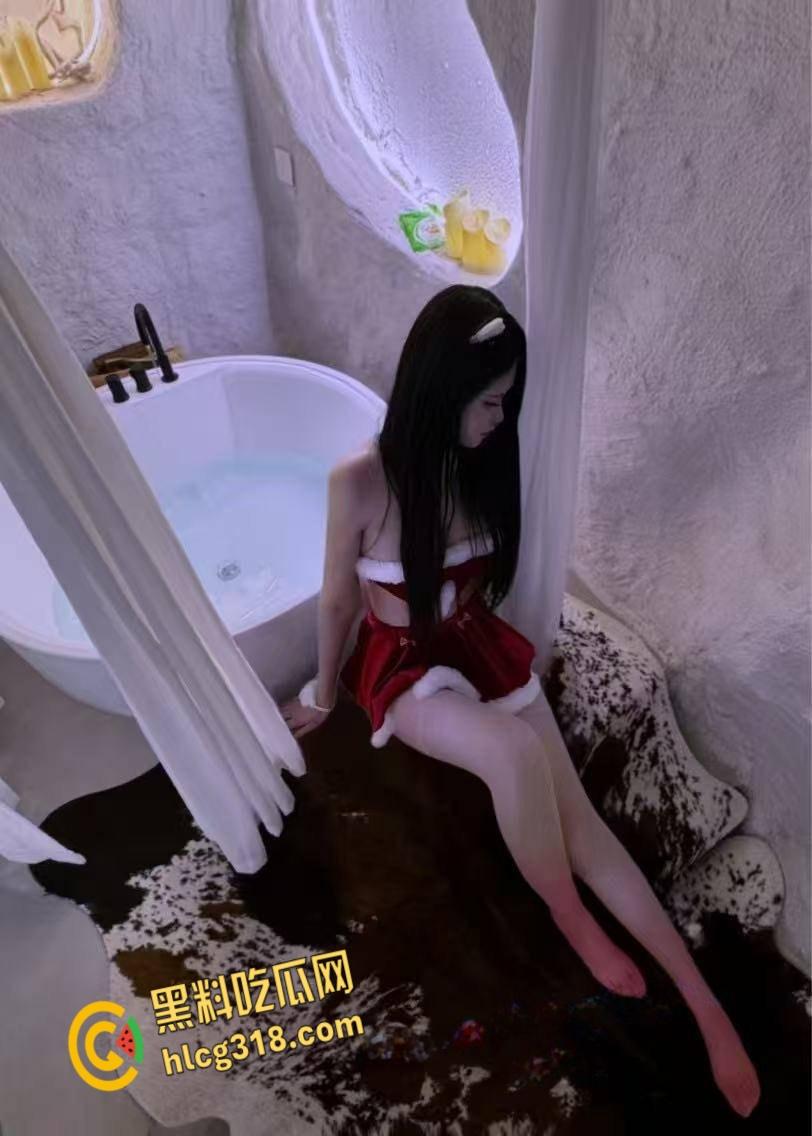 西藏大学甜美学生妹【李明真】,被男友曝光大量不雅照,天生母狗圣体反差十足!-7