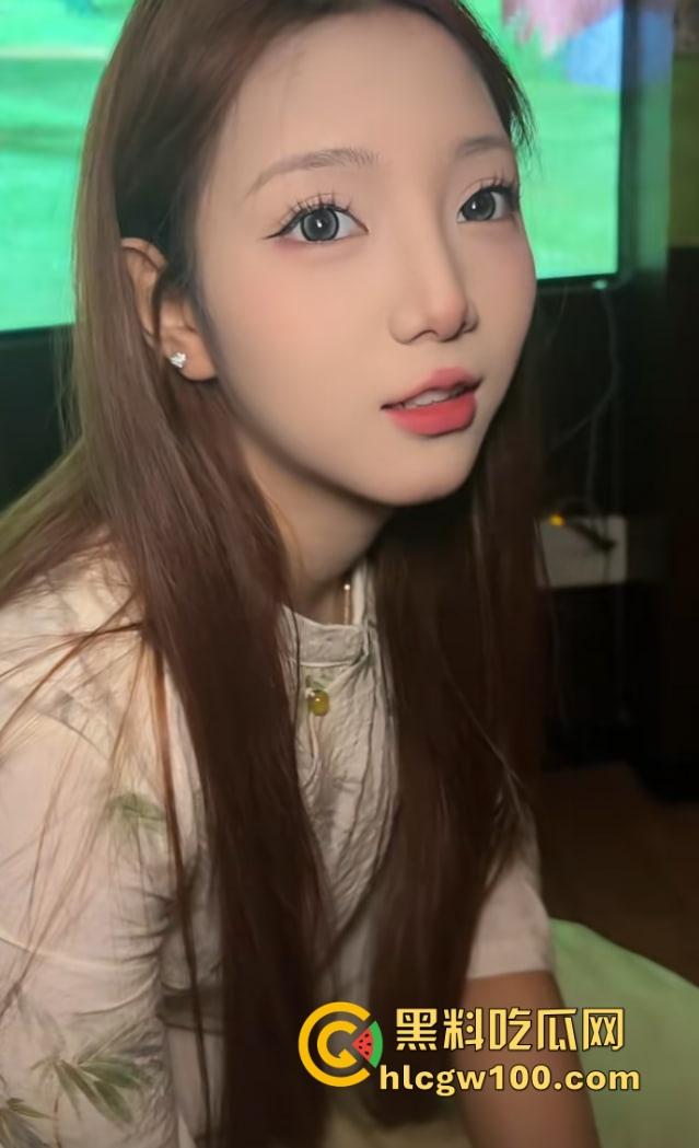 抖音鑫麟阁新娘技师『莉莉安』跪舔视频流出，白月光成屌下玩物，深情吃鸡巴被拍，全网独家曝光！-3