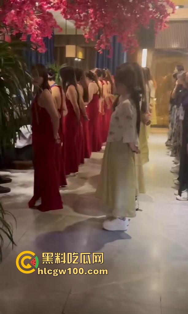 抖音鑫麟阁新娘技师『莉莉安』跪舔视频流出，白月光成屌下玩物，深情吃鸡巴被拍，全网独家曝光！-16