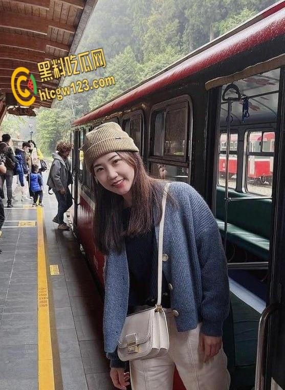 肤白貌美台妹淋浴脱衣到桑拿3P， 前后骑乘夹击， 干完腿都软了 !-3