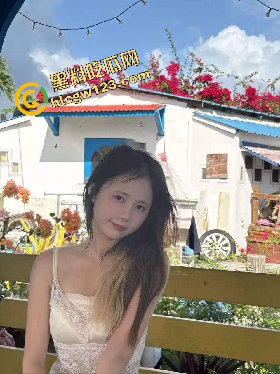 酒店激情夜全程直播,薄纱遮体却遮不住啪啪呻吟,对面楼几位老哥出差直接举手机围观,朦胧现场太顶了!-1