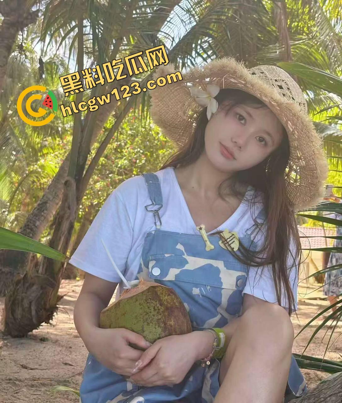 酒店激情夜全程直播,薄纱遮体却遮不住啪啪呻吟,对面楼几位老哥出差直接举手机围观,朦胧现场太顶了!-2