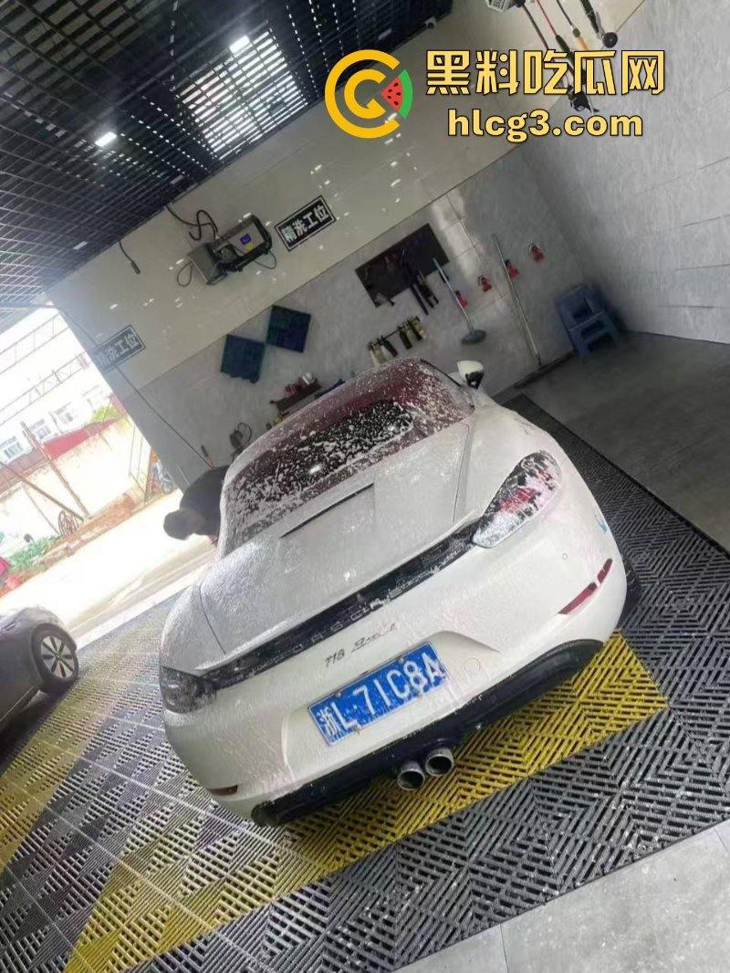 树:我没有动手啊!浙江一辆保时捷撞电动车后撞树起火驾驶人死亡!-3