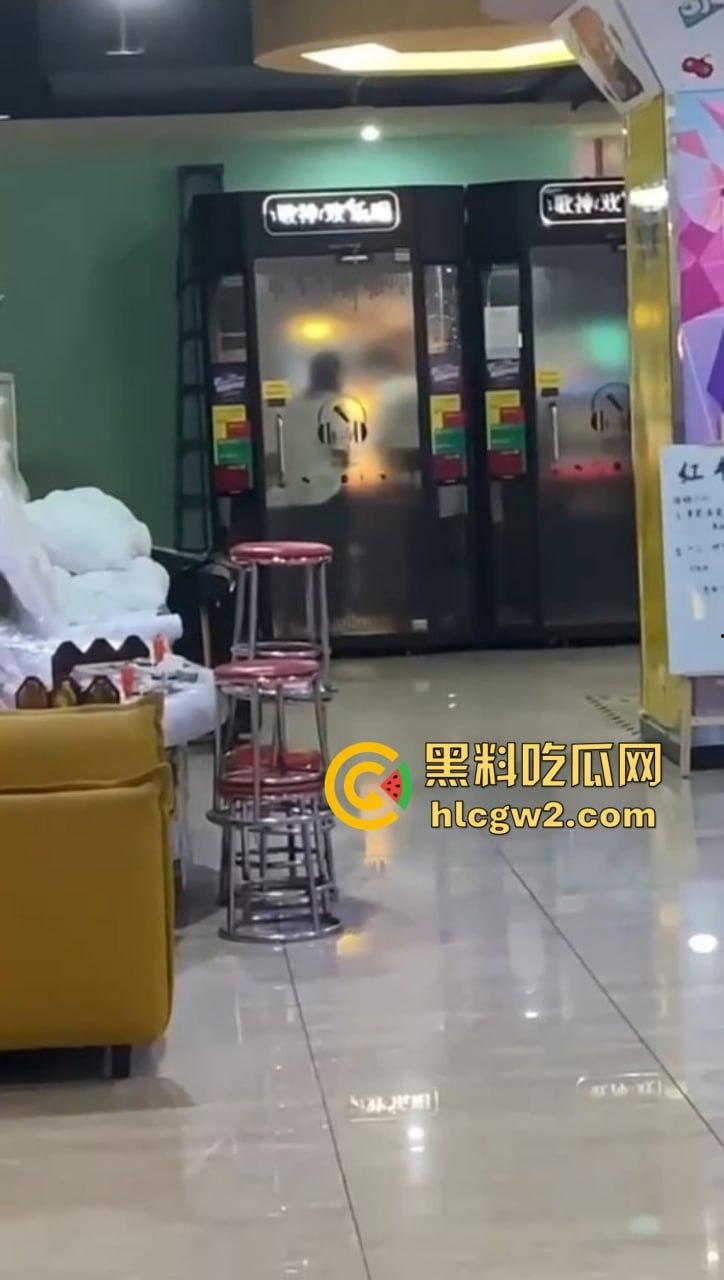 郑州万达K歌房变啪啪房!小情侣激情开战,小男友2分钟交卷,快枪手无疑!-4