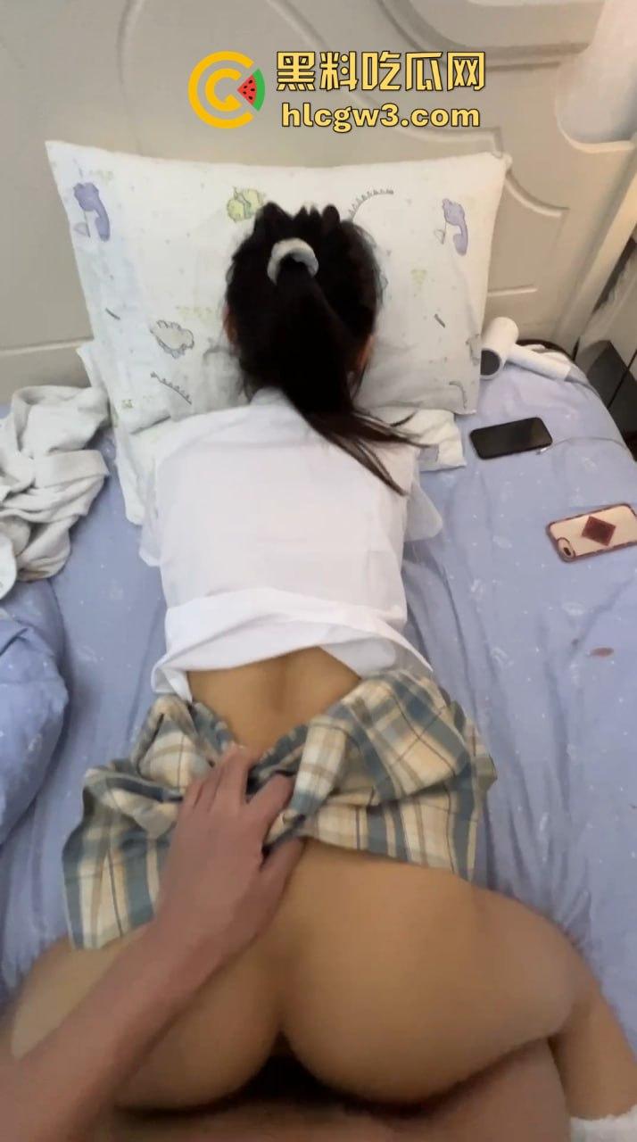 快手清纯嫩妹【婉莹莹】黑白丝袜足交视频流出!摄影超清画质让你感受撩人沉浸式体验细节!-10