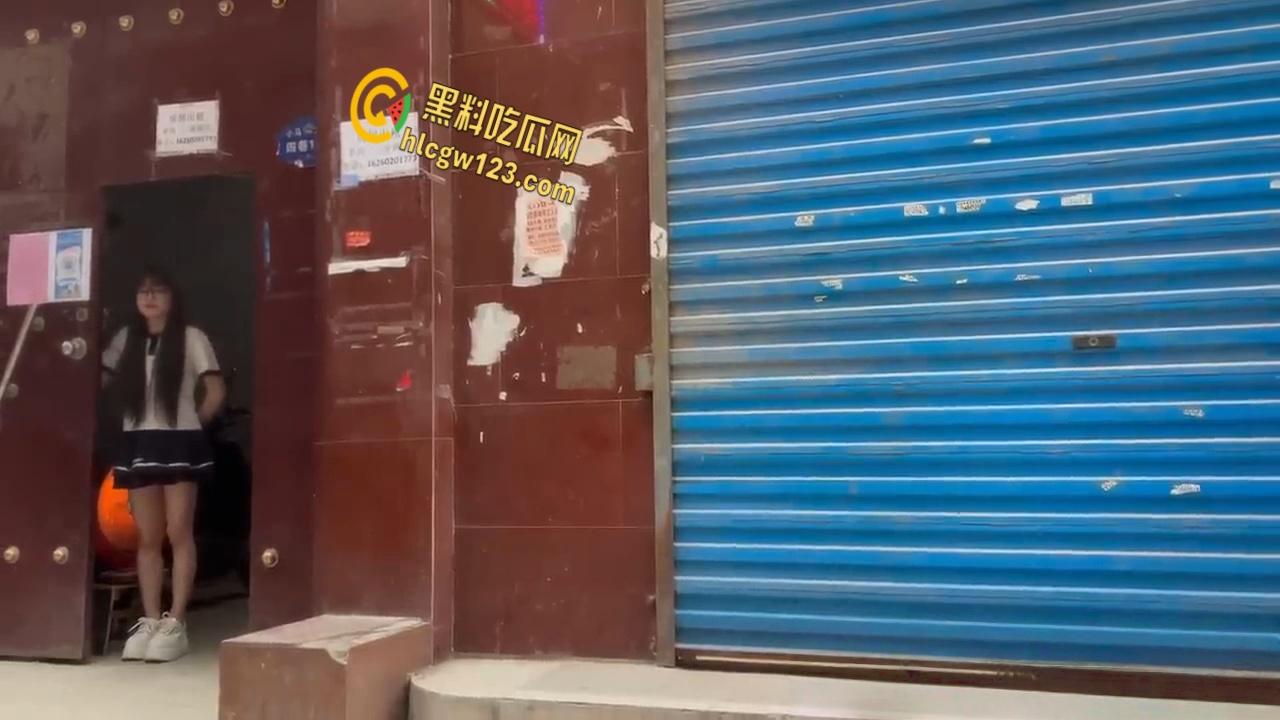 太原城中村爱情小巷,站街女丝袜翘臀勾魂,学生御姐巨乳应有尽有 !-7