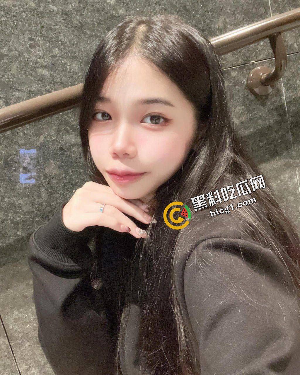 武汉职业学院大专妹『周晶晶』清纯又飒爽的御姐嫩妹 一毕业就献殷勤 找大哥包养 调教口交私拍流出-2