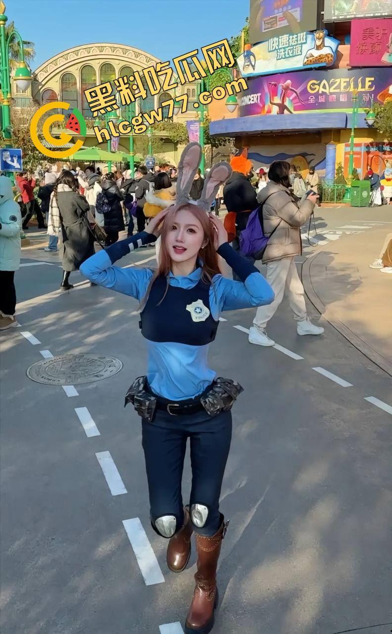 抖音纯情小仙女【焕儿】惊天黑料!厕所自慰被阿姨发现,小母狗本性暴露,粉丝心碎一地!-3