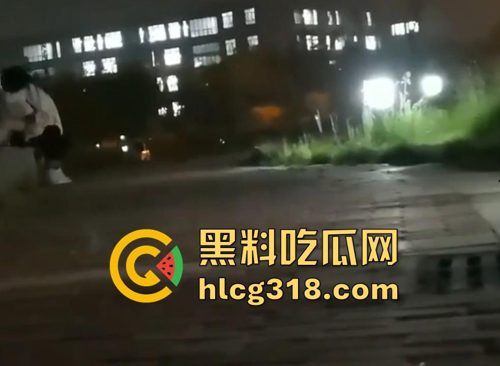 大学的野战瞬间!盘点一下那些性欲极其小伙户外的大学小情侣们的现场视频 满满的荷尔蒙呀!-5