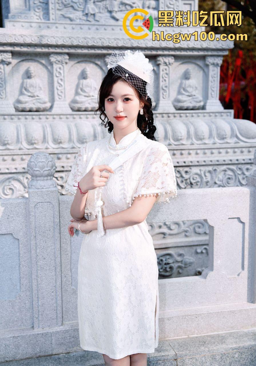 青岛熟女【薛萍】淫乱3P还群里直播！两个单男轮番上阵，骚浪程度直接封神，这谁敢娶回家啊？-1