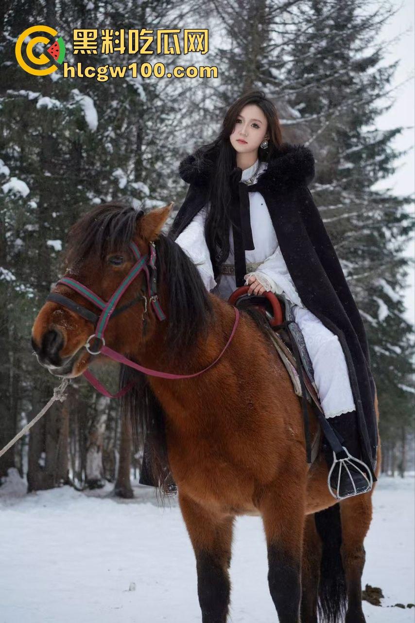 青岛熟女【薛萍】淫乱3P还群里直播！两个单男轮番上阵，骚浪程度直接封神，这谁敢娶回家啊？-12