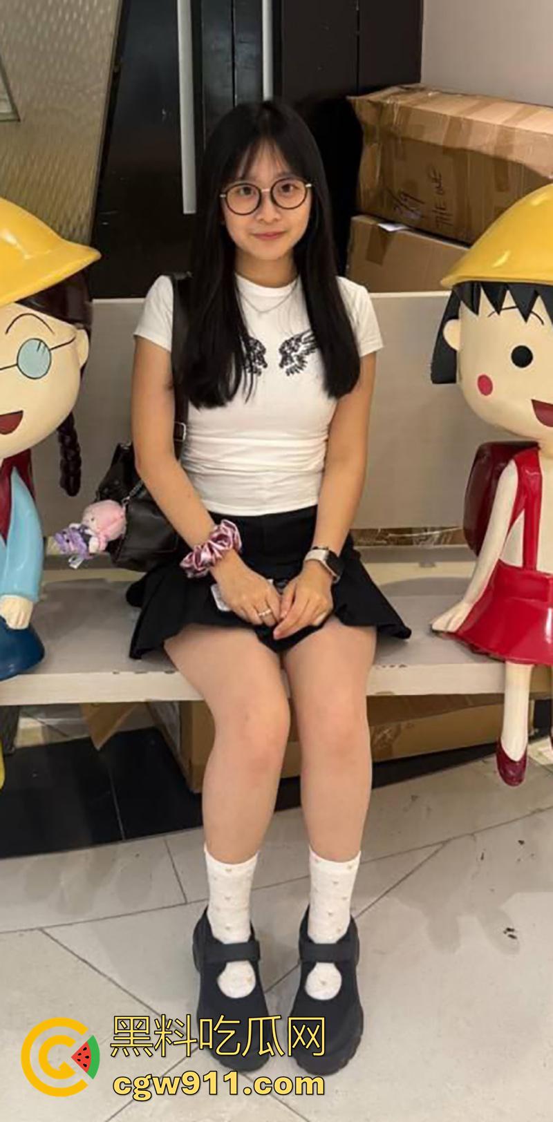 白城师范学院母狗【王丹】，颜值可爱的巨乳嫩妹，带着眼镜的样子骚极了，被体育生男友爆操后入，视频被泄密流出！-11