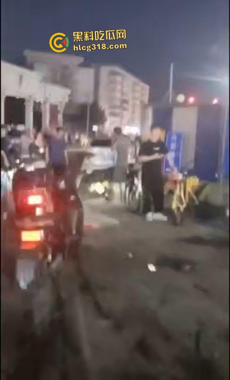 沈阳公交司机因被大学生拒绝暴怒撞人!行人飞摔血溅路面,车毁人亡如保龄球!-6