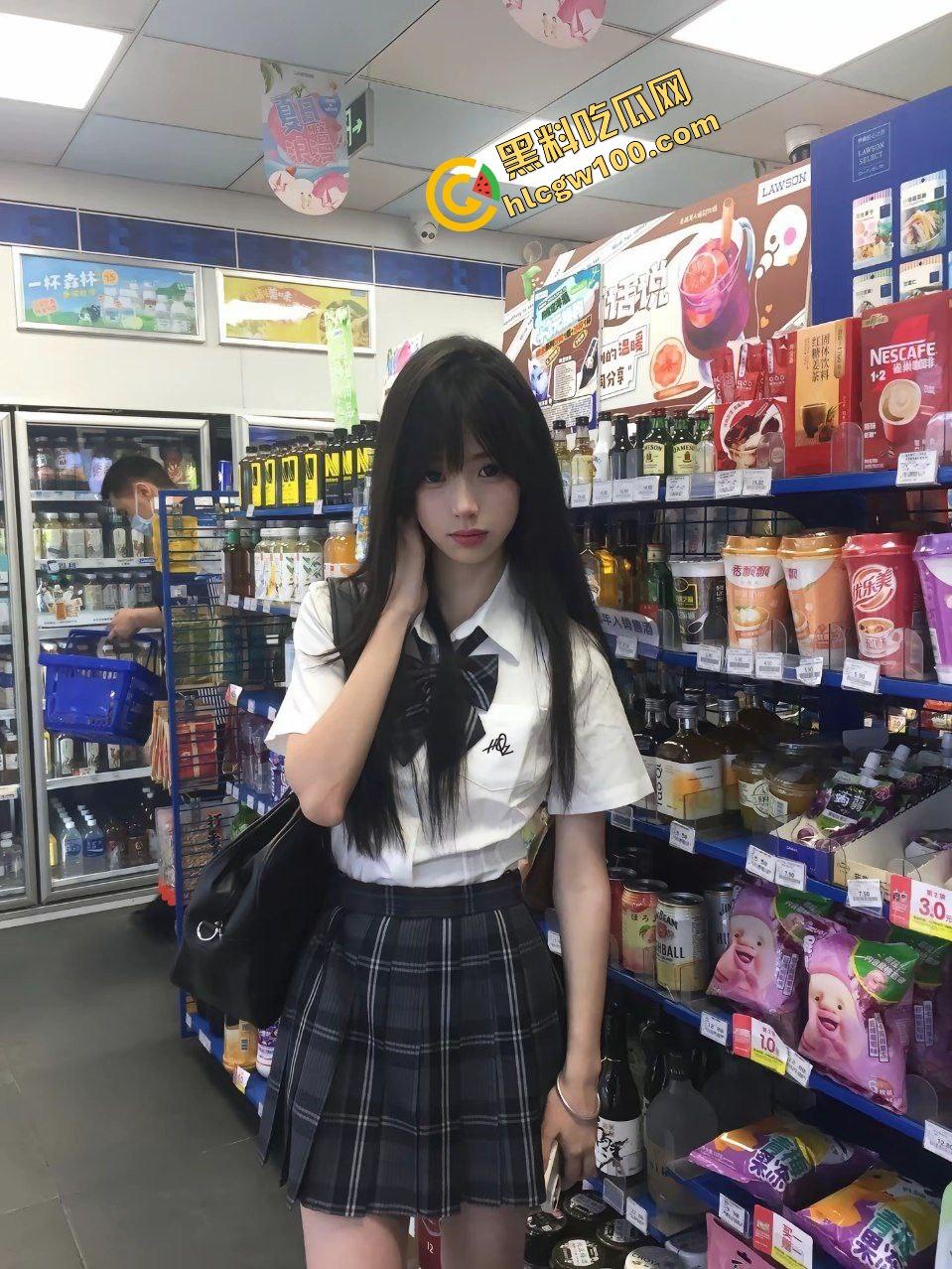 长沙民政JK清纯嫩妹反差婊【张雅萱】极品粉穴自拍全裸脱衣,尿盆诱惑洗澡供金主!独家曝光流出!-1