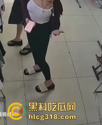 郑州女装店惊现射精男！枪法精准甩狙高手，秒射黑丝裤，瑜伽但哥们的审美一般，这都射得下去！-6