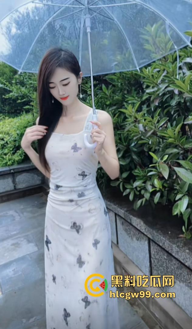 抖音主播『 小龙女』流量密码解锁，跳蛋一塞，骚逼水库瞬间泄洪，喷得满地湿哒哒，地表最强喷泉！-6