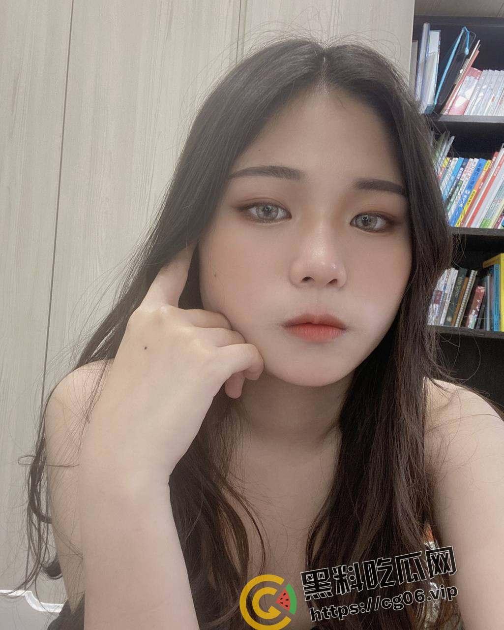 我的巨乳风骚班长！西南大学女大学生班长【严丽丽】 冷酷班长 风骚母狗 无缝切换 胸都要被捏爆啦-3