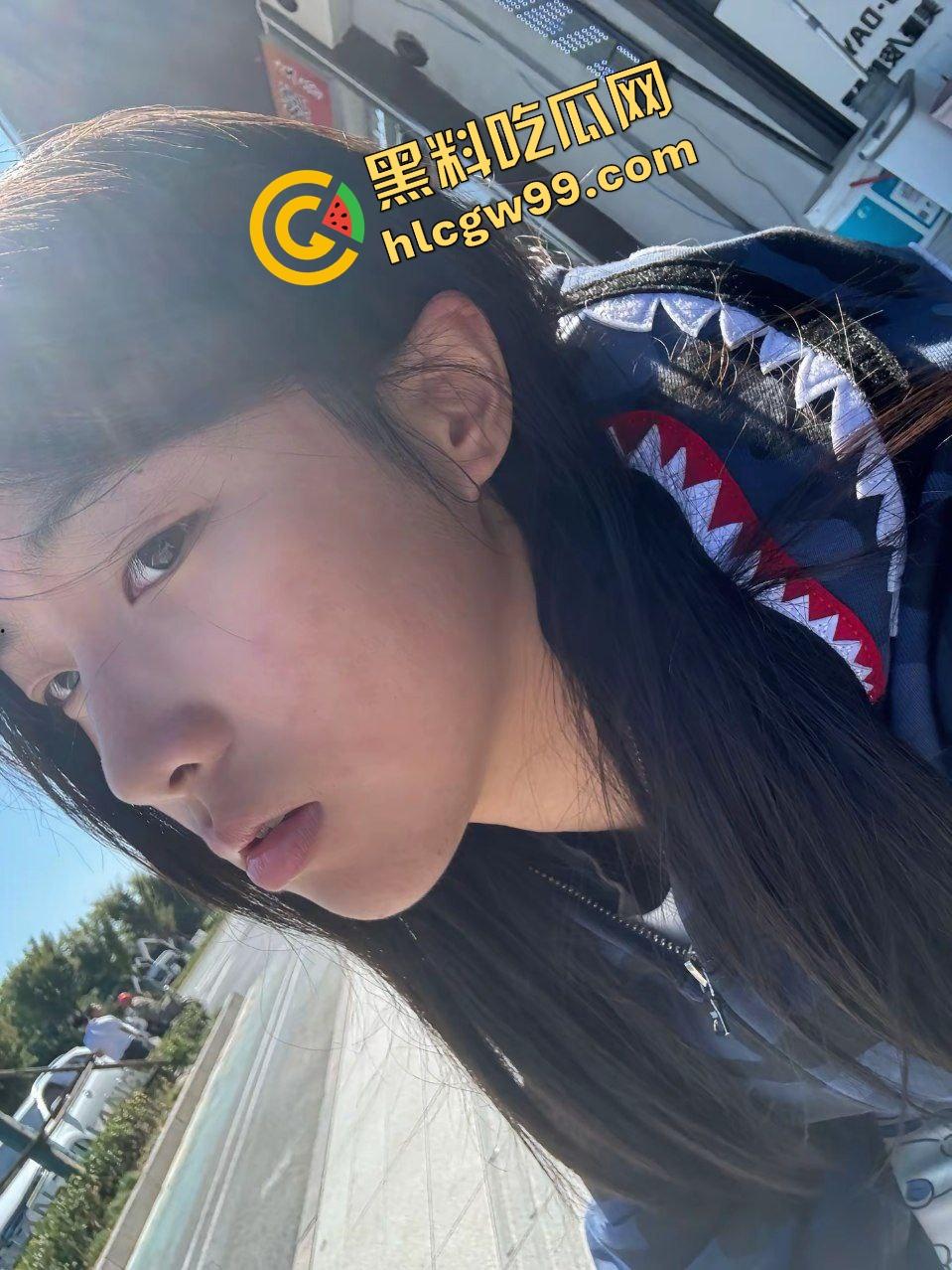 抖音清纯嫩妹反差女同【忧】私底下竟带着闺蜜一起约炮大哥,刺激深喉口爆淫荡双飞!-4