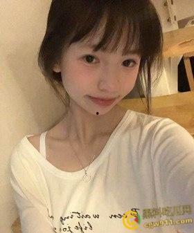 武汉纺织大学【徐思洁】 ,做爱时为寻求刺激找人语音通话,清纯学妹深喉口交,情趣内衣捆绑调教,简直骚到没边!-1