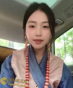 武汉纺织大学【徐思洁】 ,做爱时为寻求刺激找人语音通话,清纯学妹深喉口交,情趣内衣捆绑调教,简直骚到没边!-2