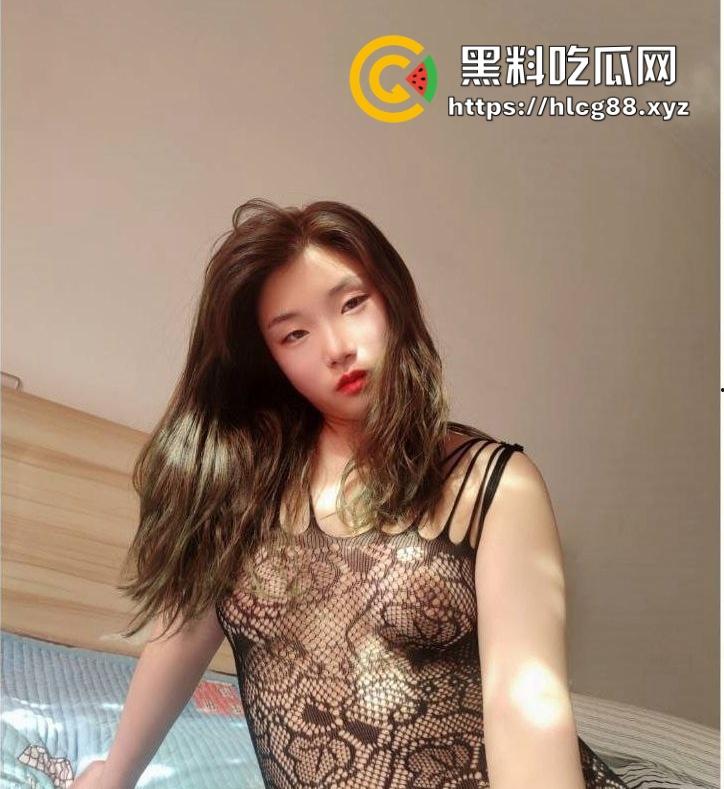 海南文艺气质学生【许琳琳】分手渣男狠泄私愤,渔网连体袜内射片子满网乱窜,浪货情趣花活玩得炉火纯青!-2