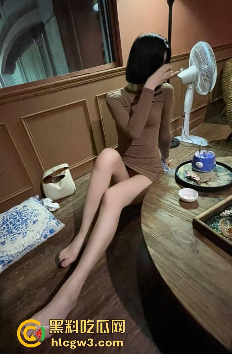 浙江健身女神【小骚狐】户外搞野战 短裙露出骚逼勾引路人 SM多人调教玩得水花四射骚到飞起!-3